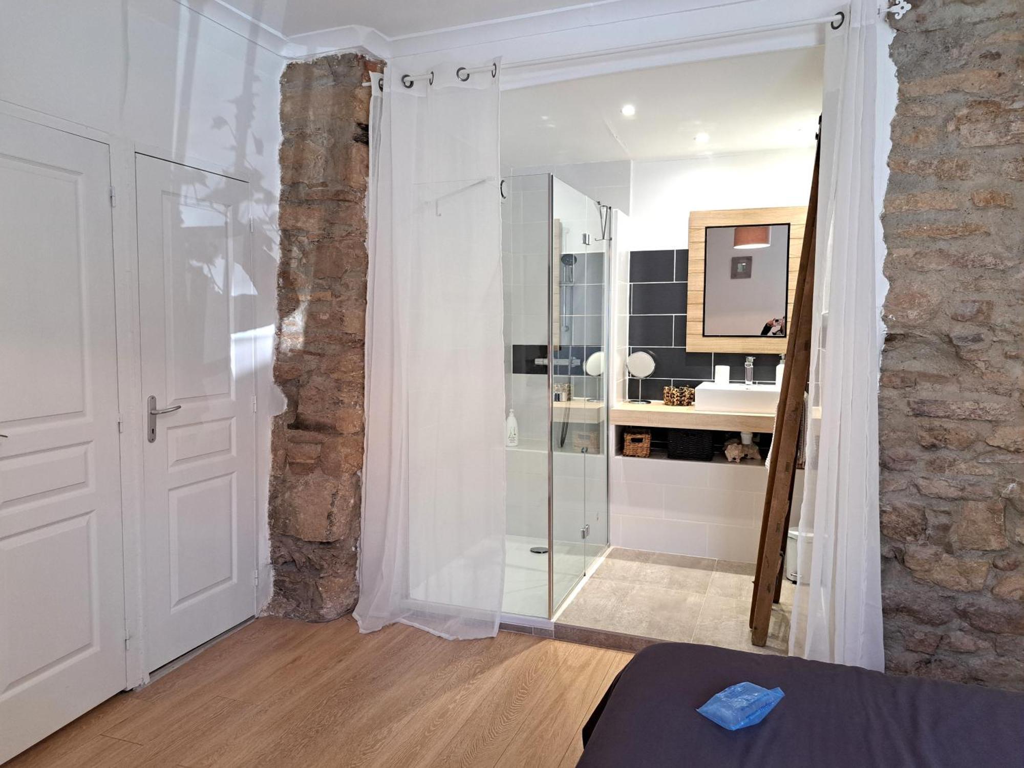 Chambre privée indépendante dans une maison Neffies Esterno foto
